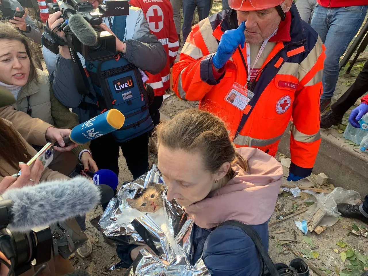 Під завалами багатоповерхівки знайшли тіла двох загиблих: усі подробиці атаки дронів-камікадзе на Київ. Фото і відео