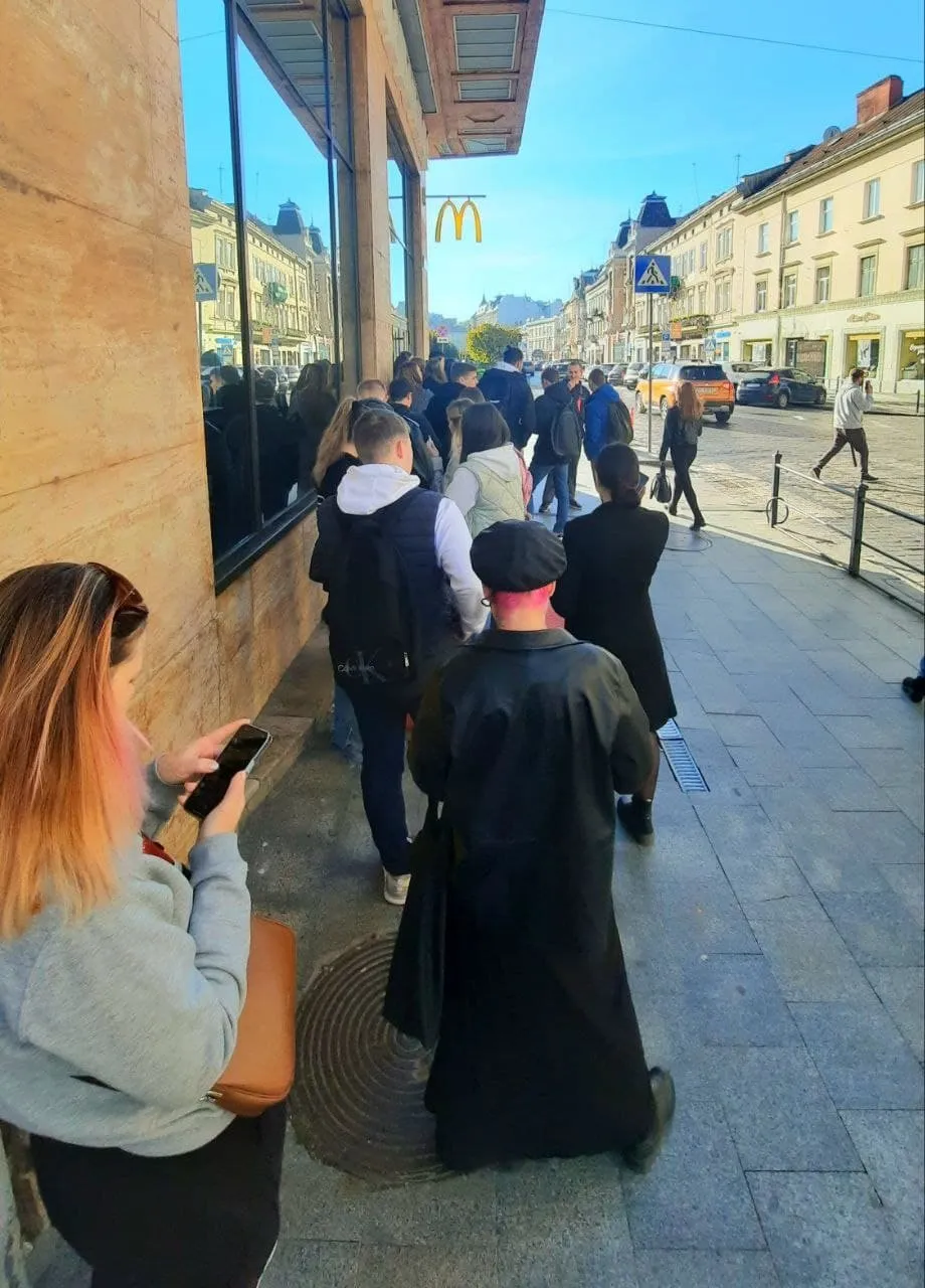 Черга у McDonald’s у Львові