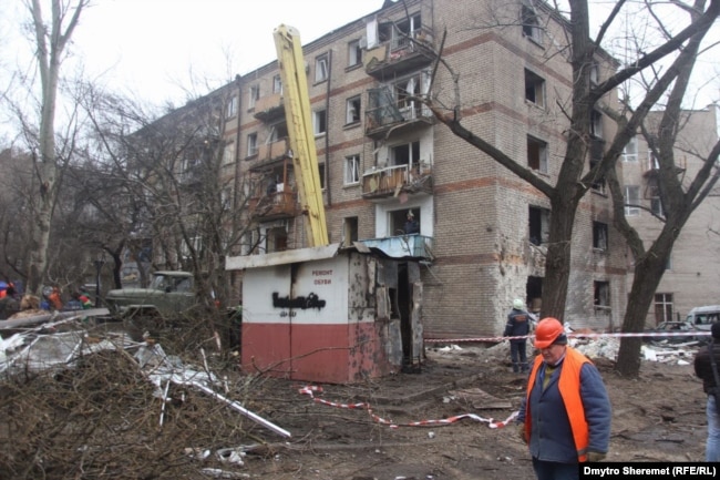 Будинок у Запоріжжі, що був пошкоджений внаслідок російського обстрілу в ніч на 16 січня 2023 року