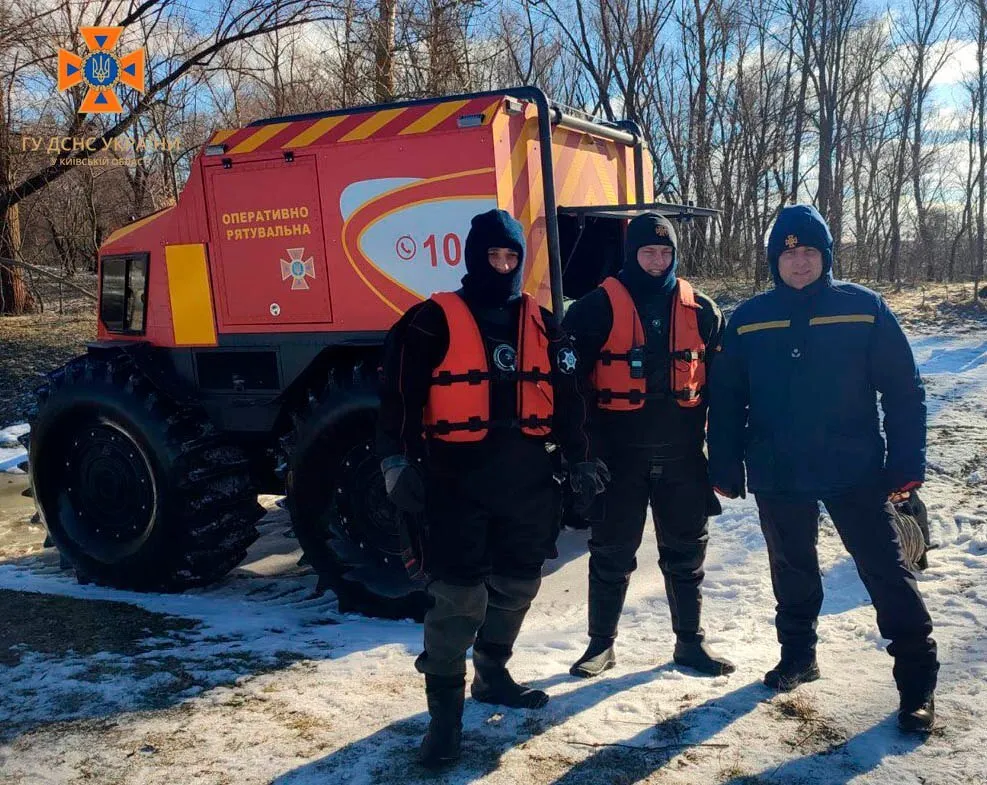 На Київщині рятувальники знову підірвали ’’крижаний затор’’. Фото та відео qzeiqruiquridrqzrz