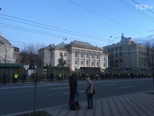 На проспекті знаходиться приміщення посольства РФ / © ТСН